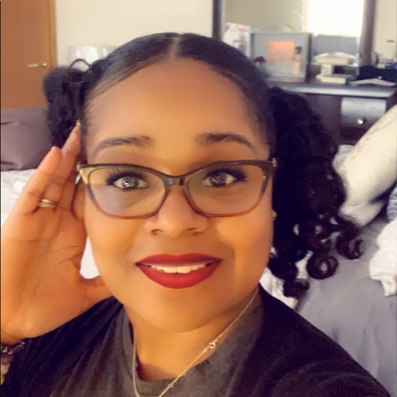 Meet your Posher, Laisha - Picture 2 of 8